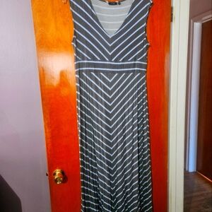 Apt. 9 Gray and White Sleeveless V-Neck Maxi Dress